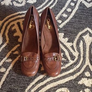 Clark’s leather heels sz9
